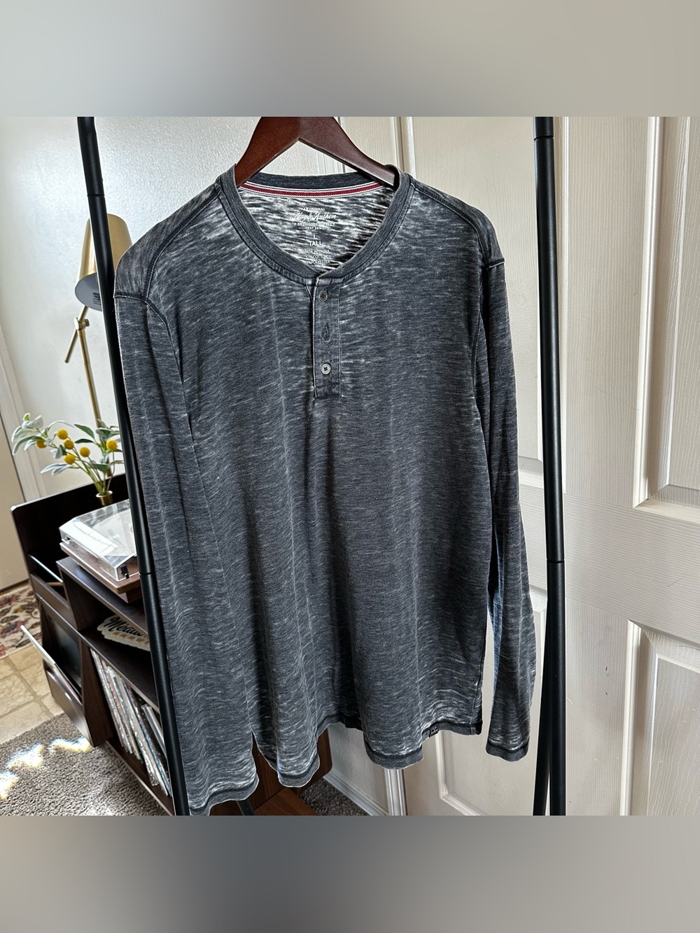 Men's Long-Sleeve Henley Shirt in Washed Charcoal 🦋